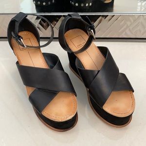 Platform sandals